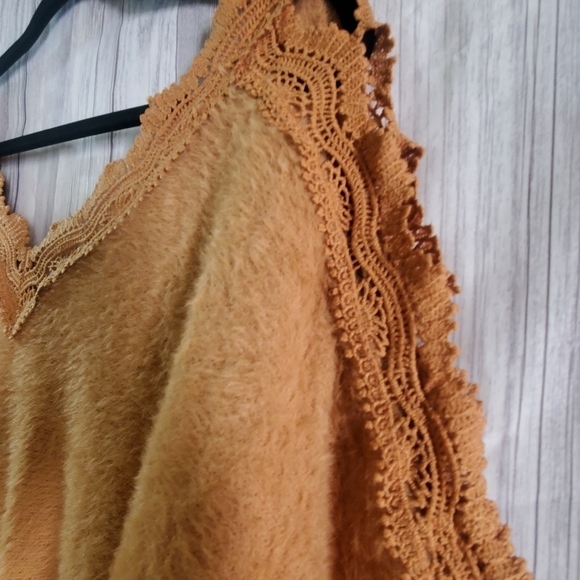 sweater vneck super soft caramel . small. Lace up sleeves. Long sleeve - Picture 10 of 10